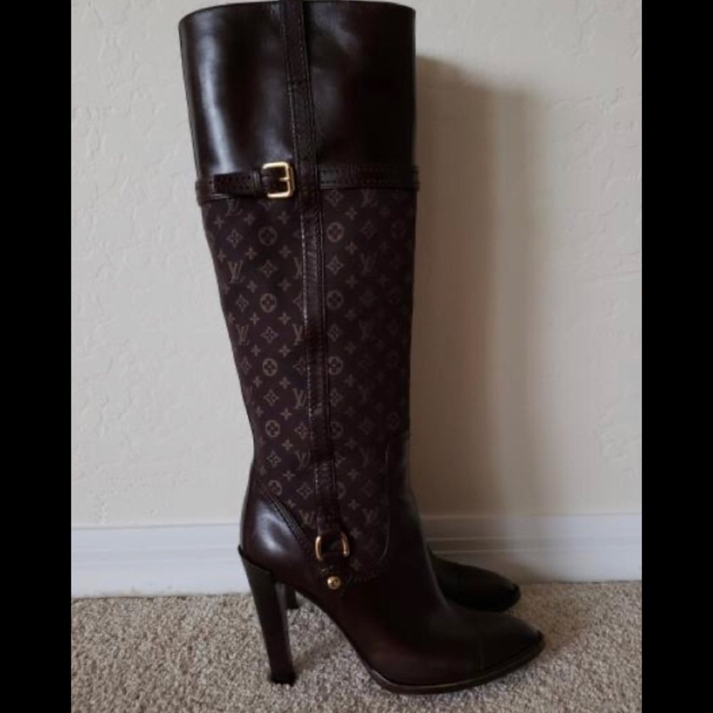 AUTHENTIC Louis Vuitton Jodie Monogram Knee-High Boots. RARE.